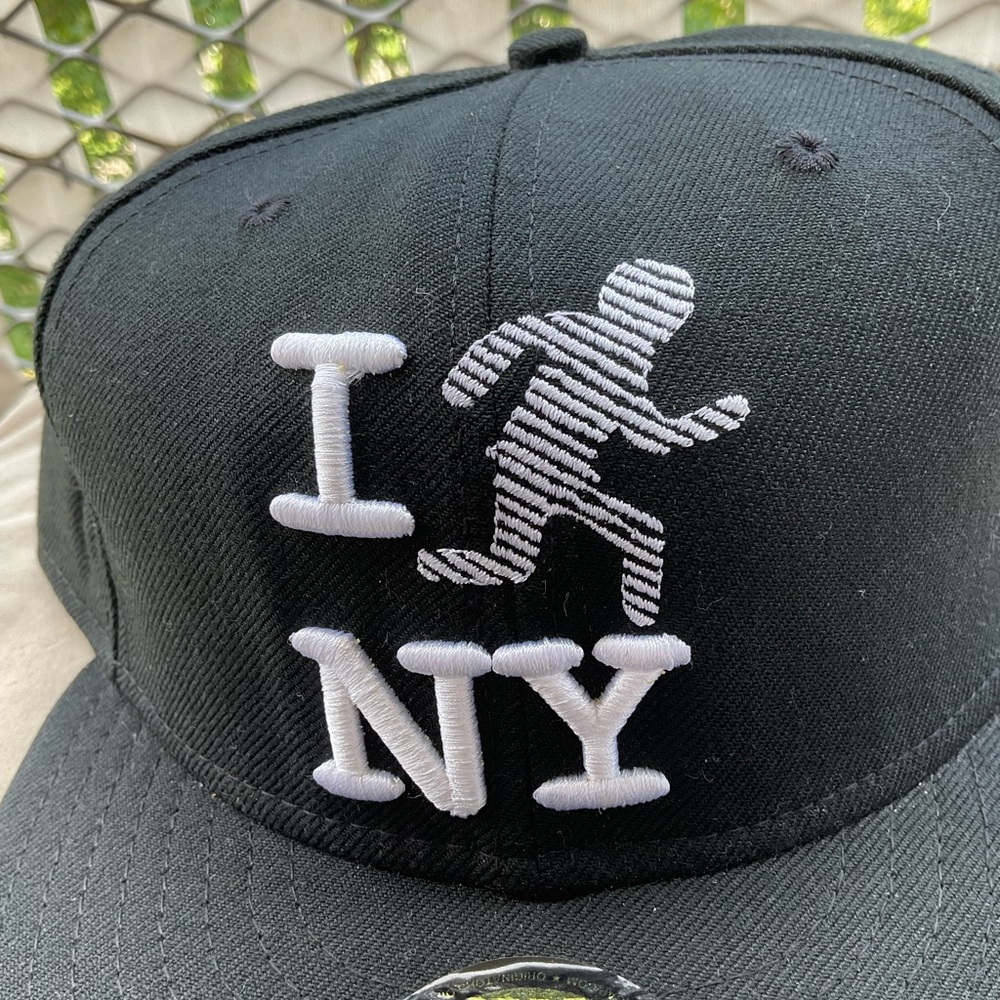 New Era MyFitteds Exclusive “I RUN NY” size 8 BLACK fitted